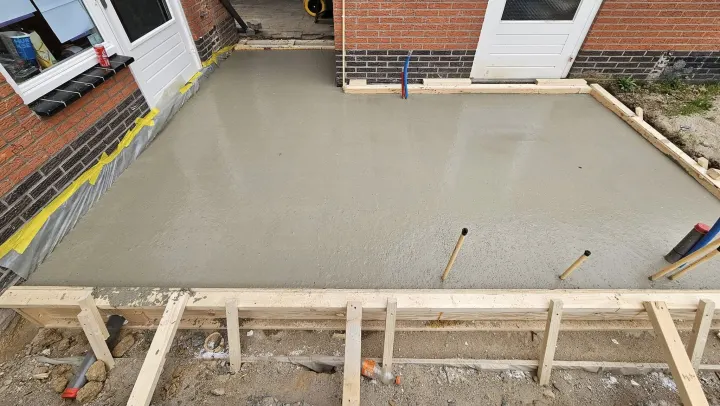 Betonvloer voor een aanbouw